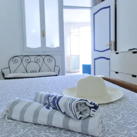 Blue Line House Apartment