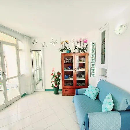 Blue Line House Apartment